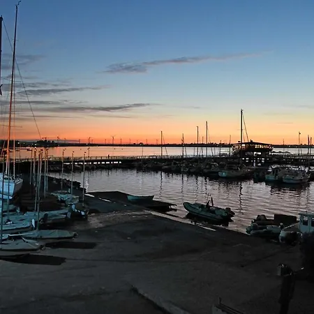 Ahoy Przy Plazy Z Widokiem Na Morze