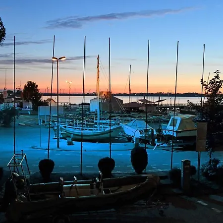 Ahoy - -pierwsza Linia Brzegowa - Widok Na Morze Puck