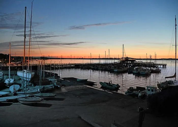 Ahoy Przy Plazy Z Widokiem Na Morze